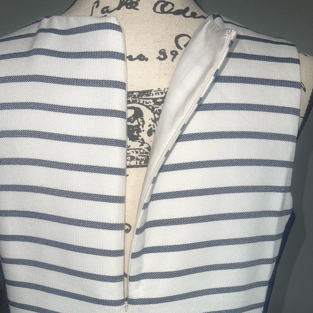Lauren- Ralph Lauren Navy and White Striped Dress
In a Size 10 - Picture 5 of 11